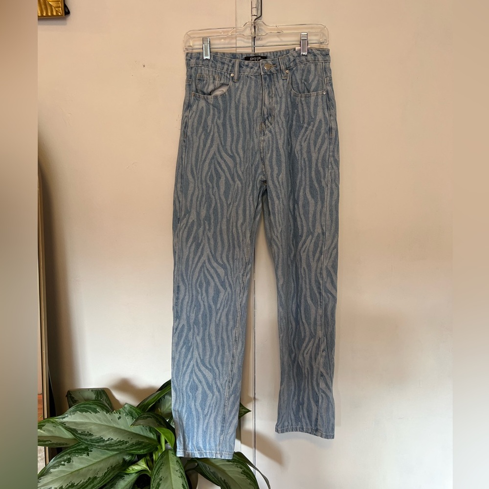 Zebra pattern light wash mom jeans